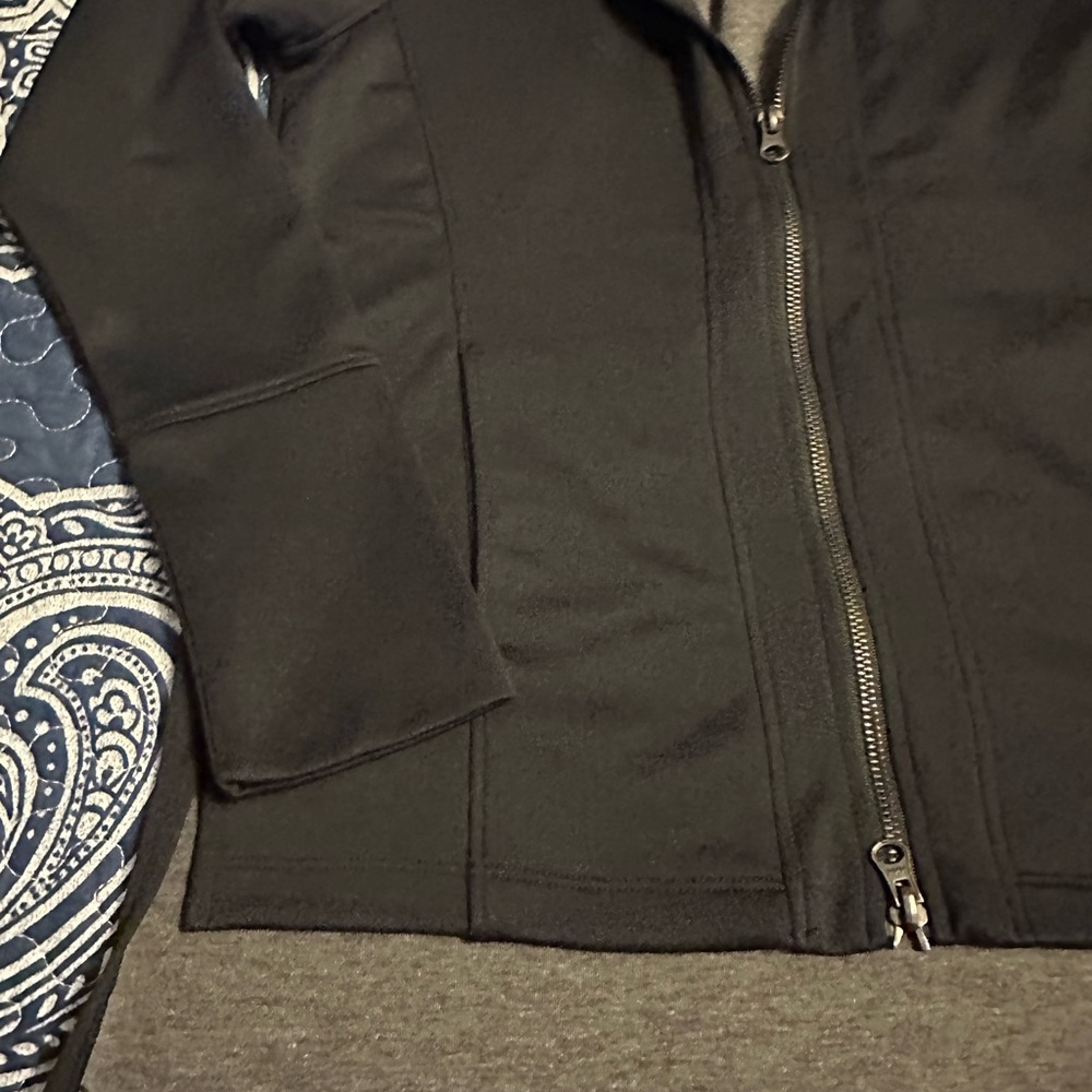 Seek No Further by Fruit of the LOOM black size Small Woman’s zip up. 🖤 cozy - Picture 6 of 16